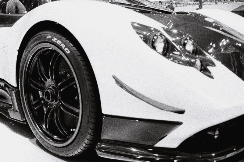 Illustration for article titled Photographing Supercars with Weird, Old Cameras